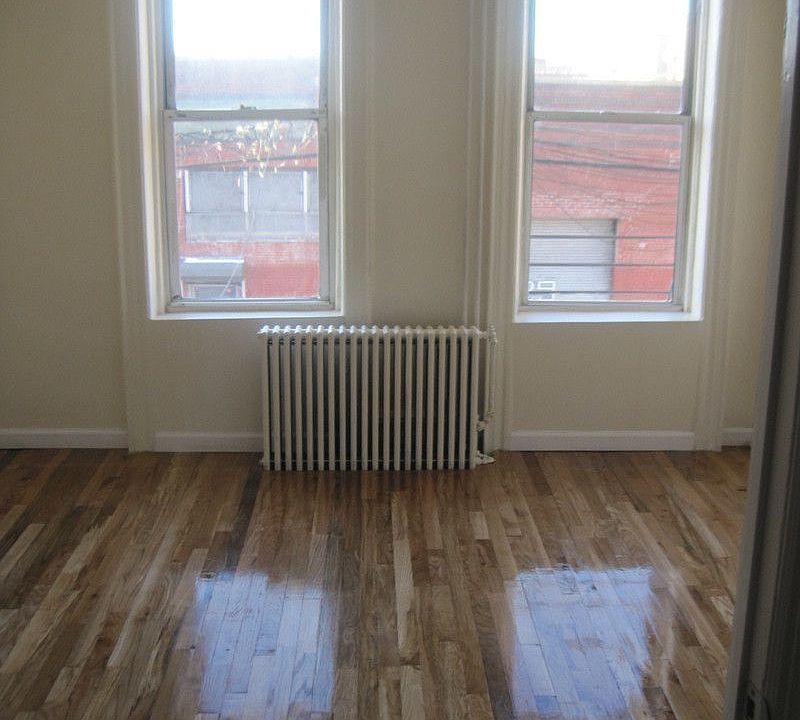 2nd image of 1352 Willoughby Ave #1L