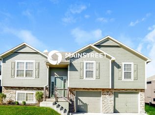 420 Buffalo Ct, Raymore, MO 64083