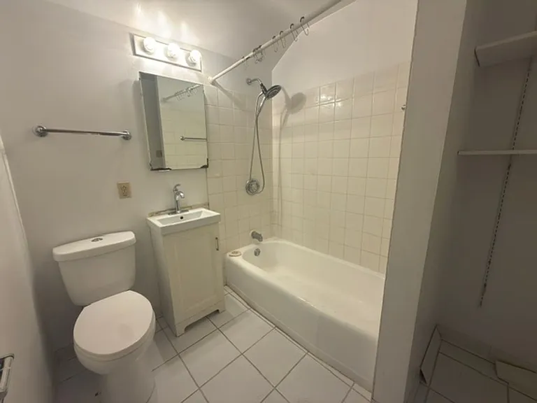 1004 S Busey Ave — Photo 8