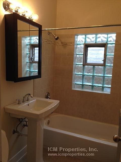 2nd image of 1815 W Foster Ave #3F