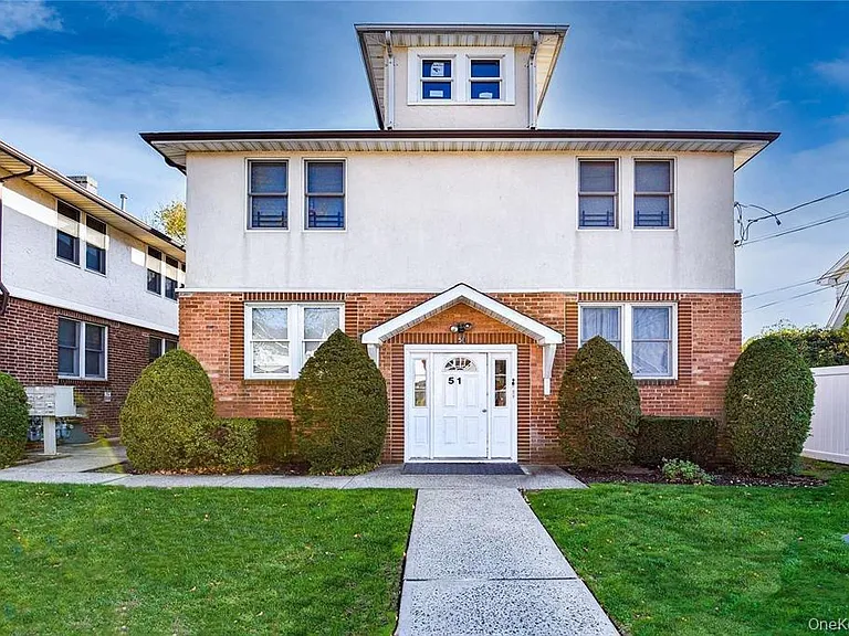 51 Thorman Ave #1L — Photo 2