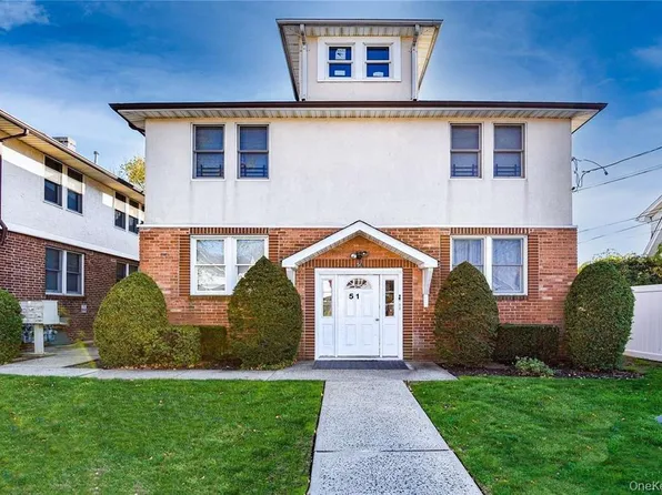 53 Thorman Ave #2L, Hicksville, NY 11801