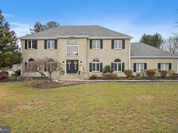 2 Waterwheel Cir, Dover, DE 19901