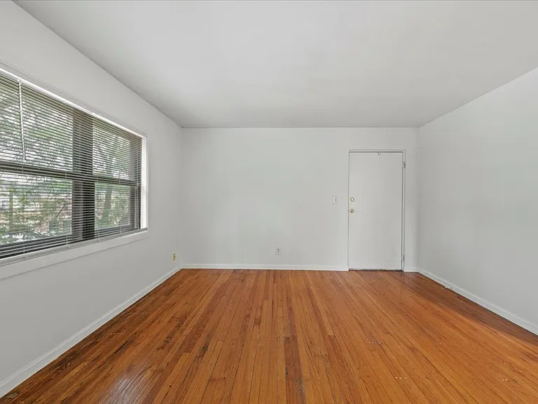 302 E 19th St #2A — Photo 13