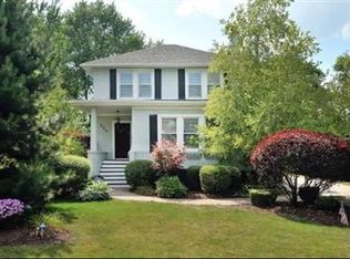 328 S Kenmore Ave, Elmhurst, IL 60126