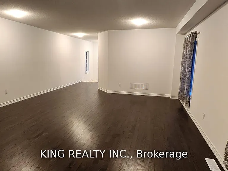373 Russell St — Photo 5