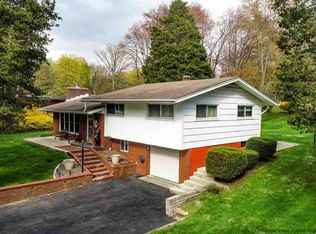 11 Round Hill Rd, Poughkeepsie, NY 12603