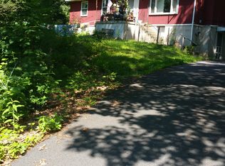 3102 Cliffside Dr, East Stroudsburg, PA 18302