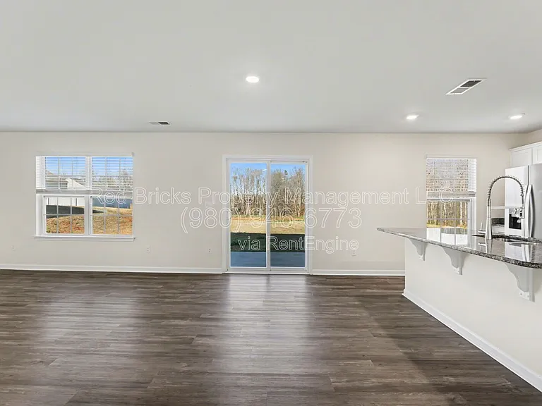 7847 Whispering Stream Dr — Photo 12