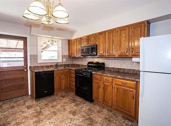 5th image of 6 Montauk Dr