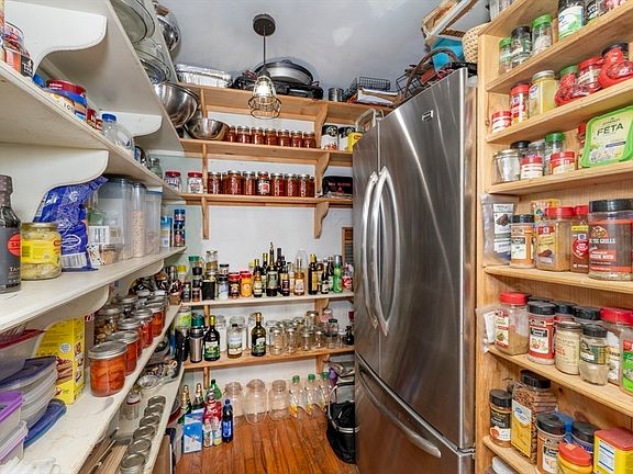 5th image of 64 Prospect St