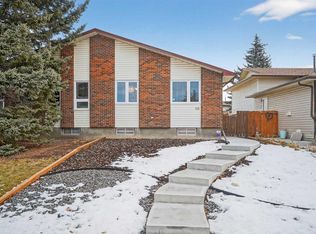 68 Cedarwood Hl SW, Calgary, AB T2W3H5