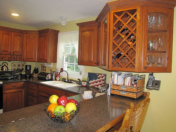 Beautiful Eat in Kitchen