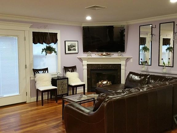 2nd image of 580 Quarry St Unit 1