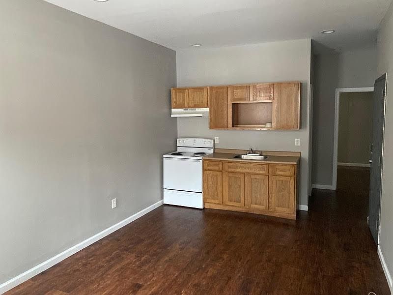 2nd image of 2022 E Orleans St