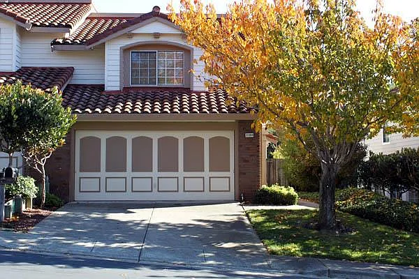 21084 Greenwood Cir photo 1