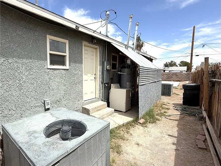 5930 Dodd St #B — Photo 9