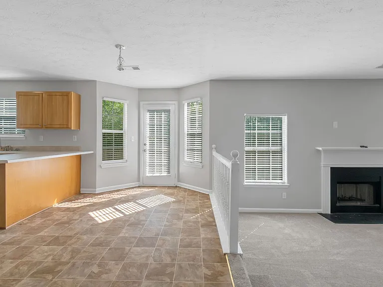 240 Dairyland Dr — Photo 13