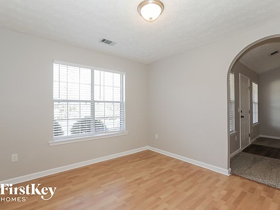 4th image of 3072 Rockview Dr