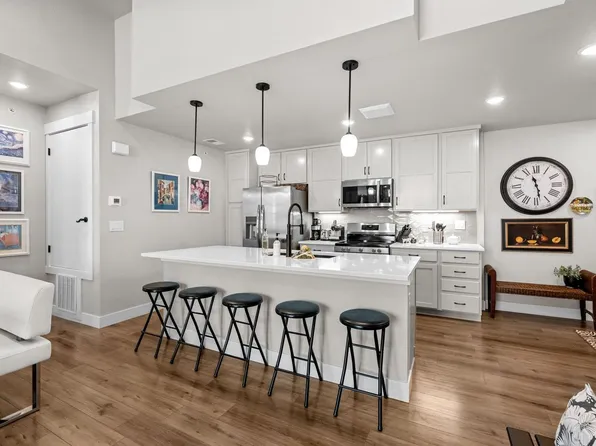 235 High Point Dr #207, Longmont, CO 80504