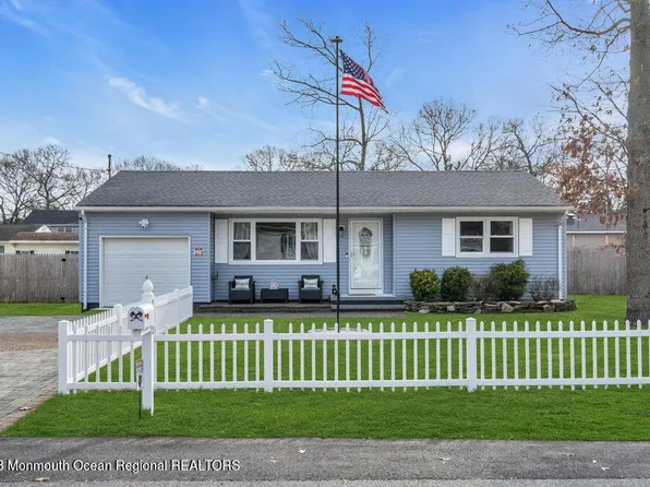 205 Walnut Dr, Lanoka Harbor, NJ 08734