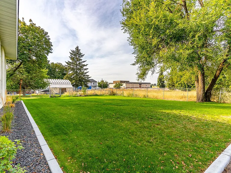 10417 E 4th Ave — Photo 31