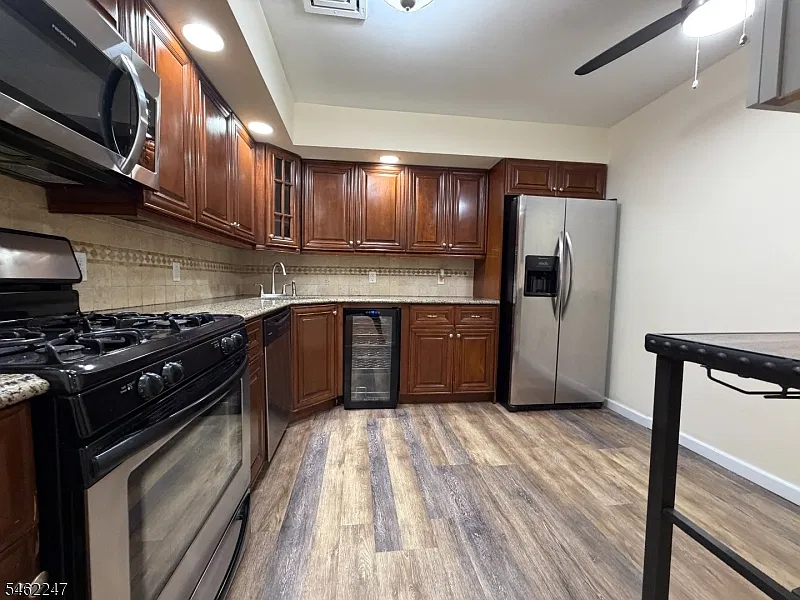 2 bed, 1.0 bath, $2,550 — Photo 4
