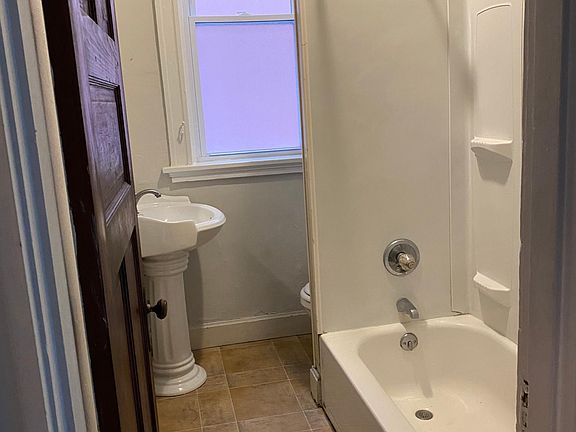 2nd image of 3223 Indiana Ave #1F