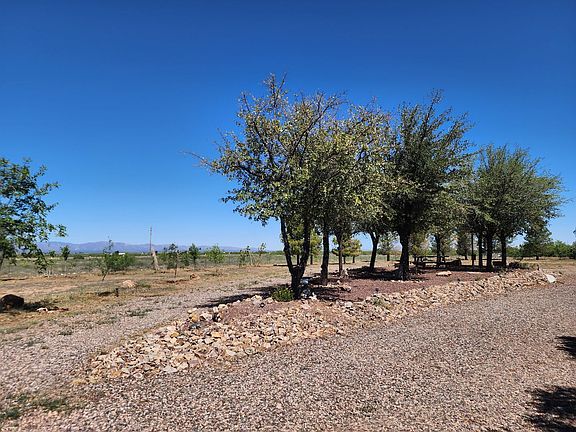2nd image of 1050 W Rochin Rd