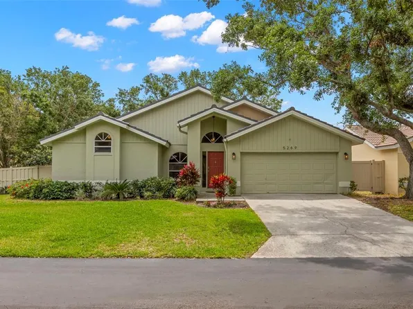 5269 White Sand Cir NE, Saint Petersburg, FL 33703