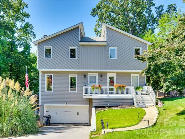 1088 Palmyra Dr, Tega Cay, SC 29708