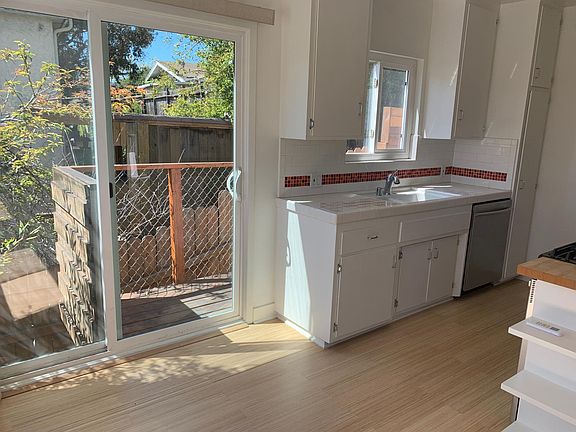 3rd image of 631 Pier Ave #2