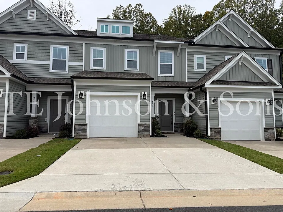 223 Latrobe Ln