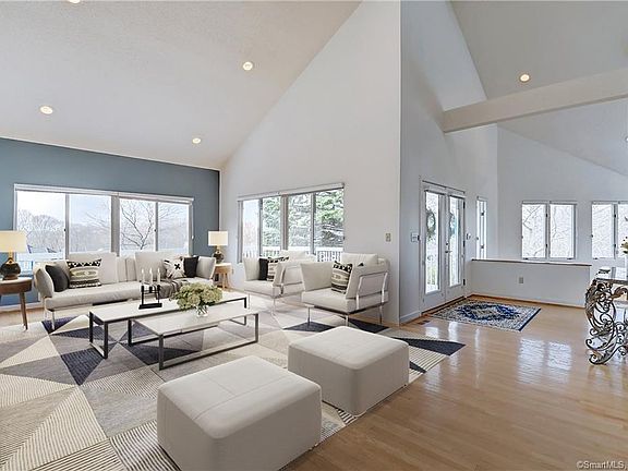 5th image of 215 Knollwood Dr