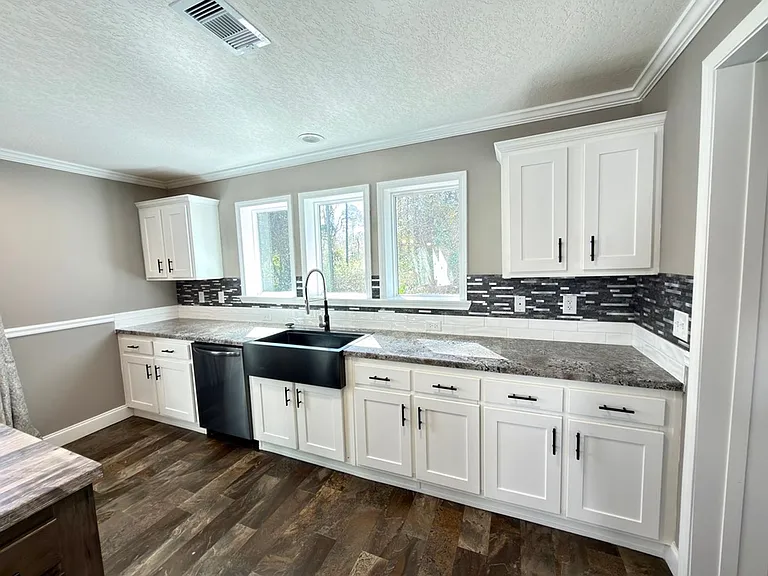 55 Oak Ave — Photo 14