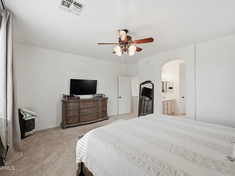 374 N Scott Dr — Photo 15