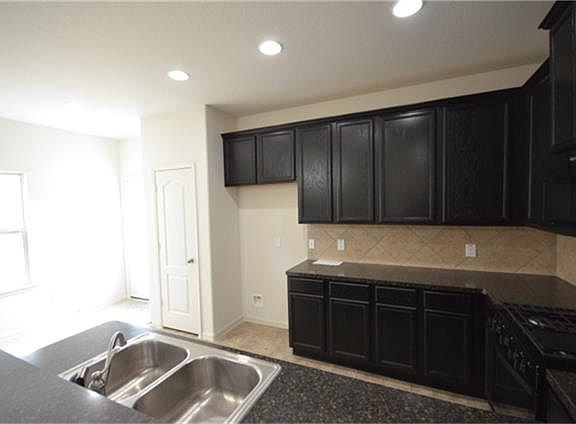 5th image of 17127 Amarose Dr