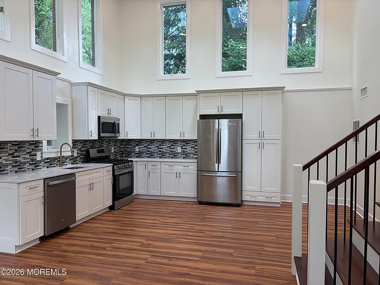 13 Martha Blvd — Photo 4