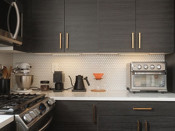 5th image of 1411 N Knox Ct #2