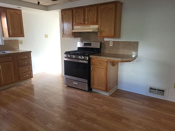 5th image of 202 1st St