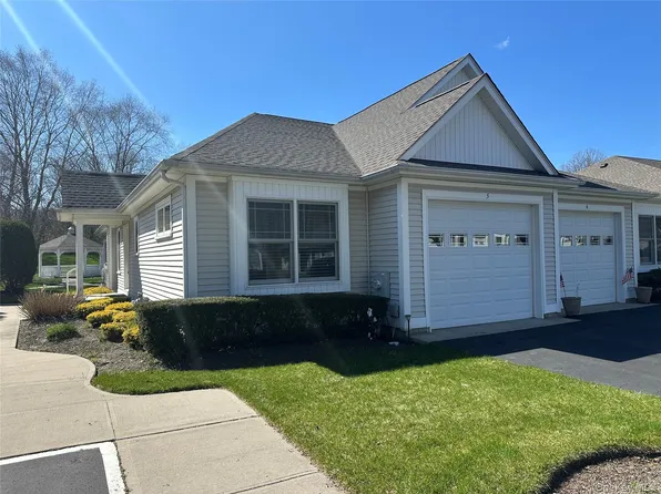 5 White Oak Court #5, Coram, NY 11727