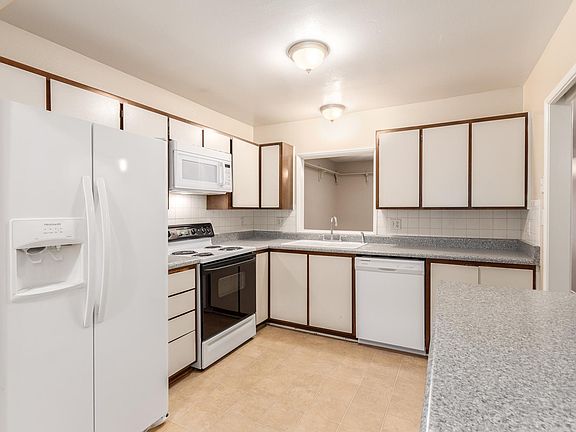 3rd image of 629 E Manzanita Dr
