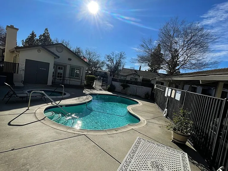 Whispering Oaks — Photo 35