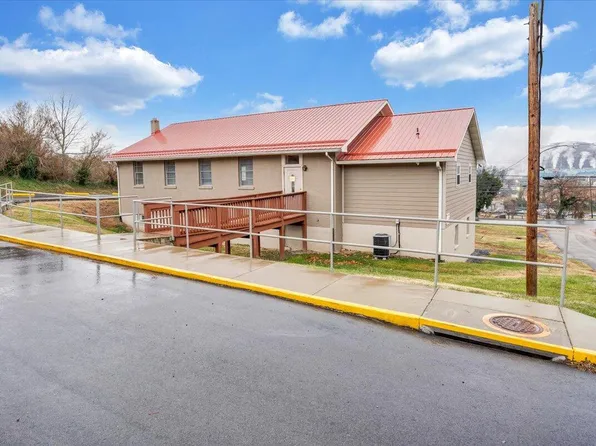 418 N Beverly Ave, Covington, VA 24426