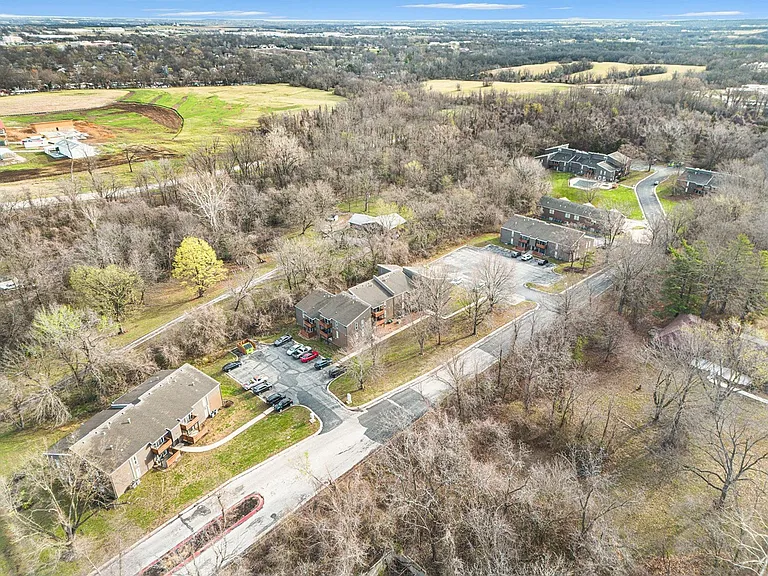 Meadowbrook Apartments — Photo 17