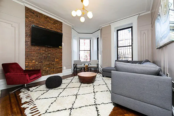 Rented by Remax Real Estate Professionals | media 62