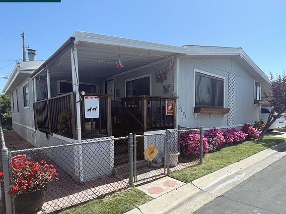 3rd image of 3705 Hawthorne Dr