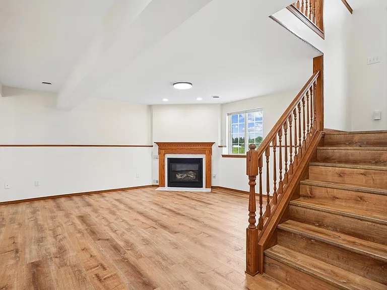 861 Jane St — Photo 25