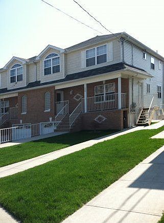 1st image of 1328 E 70th St