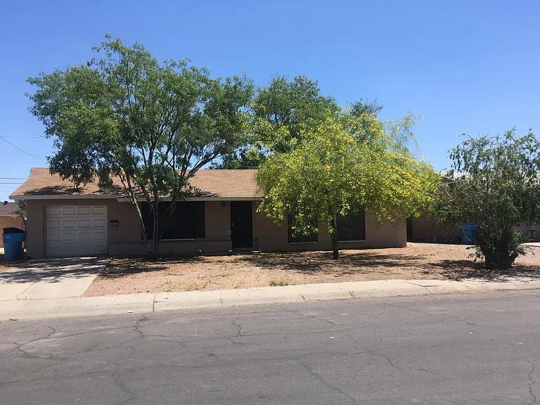 3113 N 43rd Dr — Photo 1